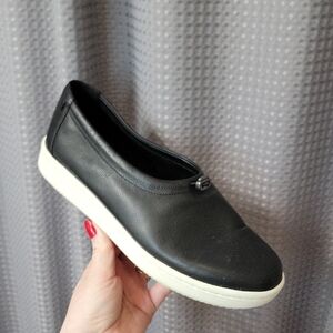 Eileen Fisher Sydney Washed Leather slip-on sneaker Size 8
